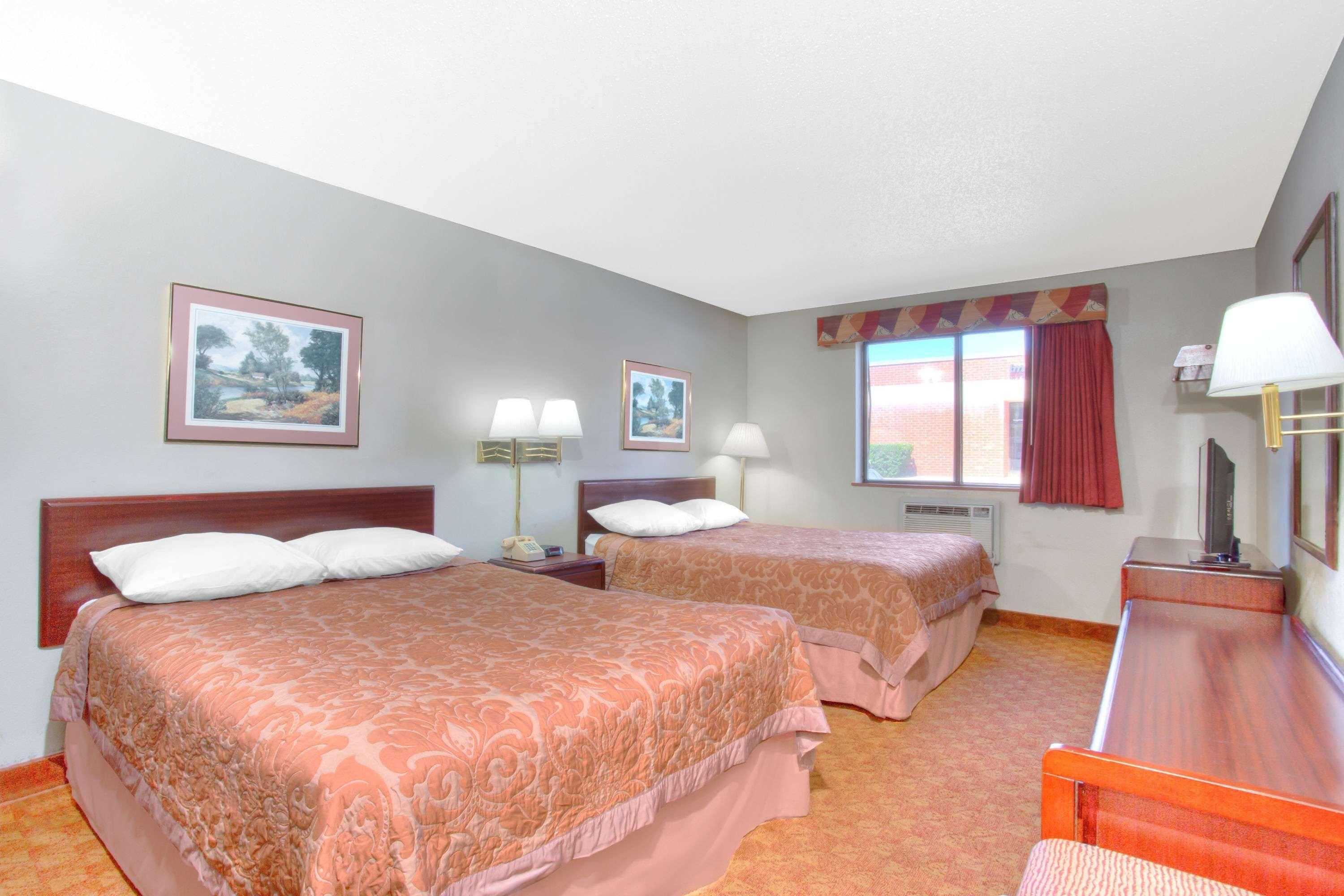 Super 8 By Wyndham Charlottesville Exterior foto